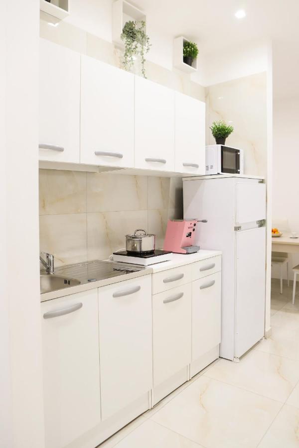 Cozy Apartment In Piazza Cavour By Wonderful Italy Наполи Екстериор снимка